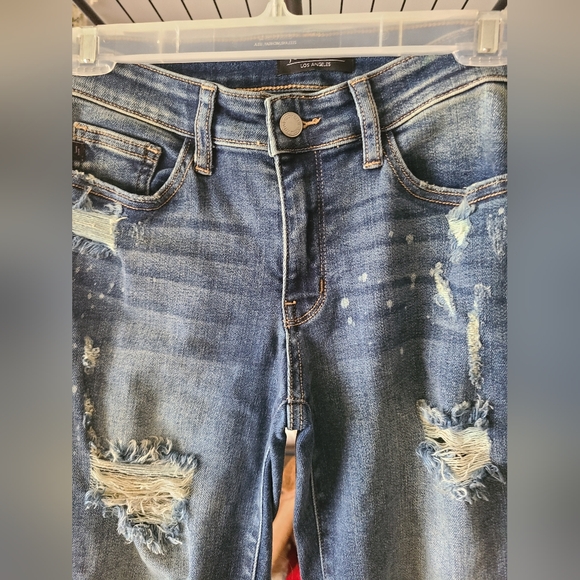 New. Distressed, Cuffed, Boydriend Cut Blue Jeans. - Picture 4 of 10